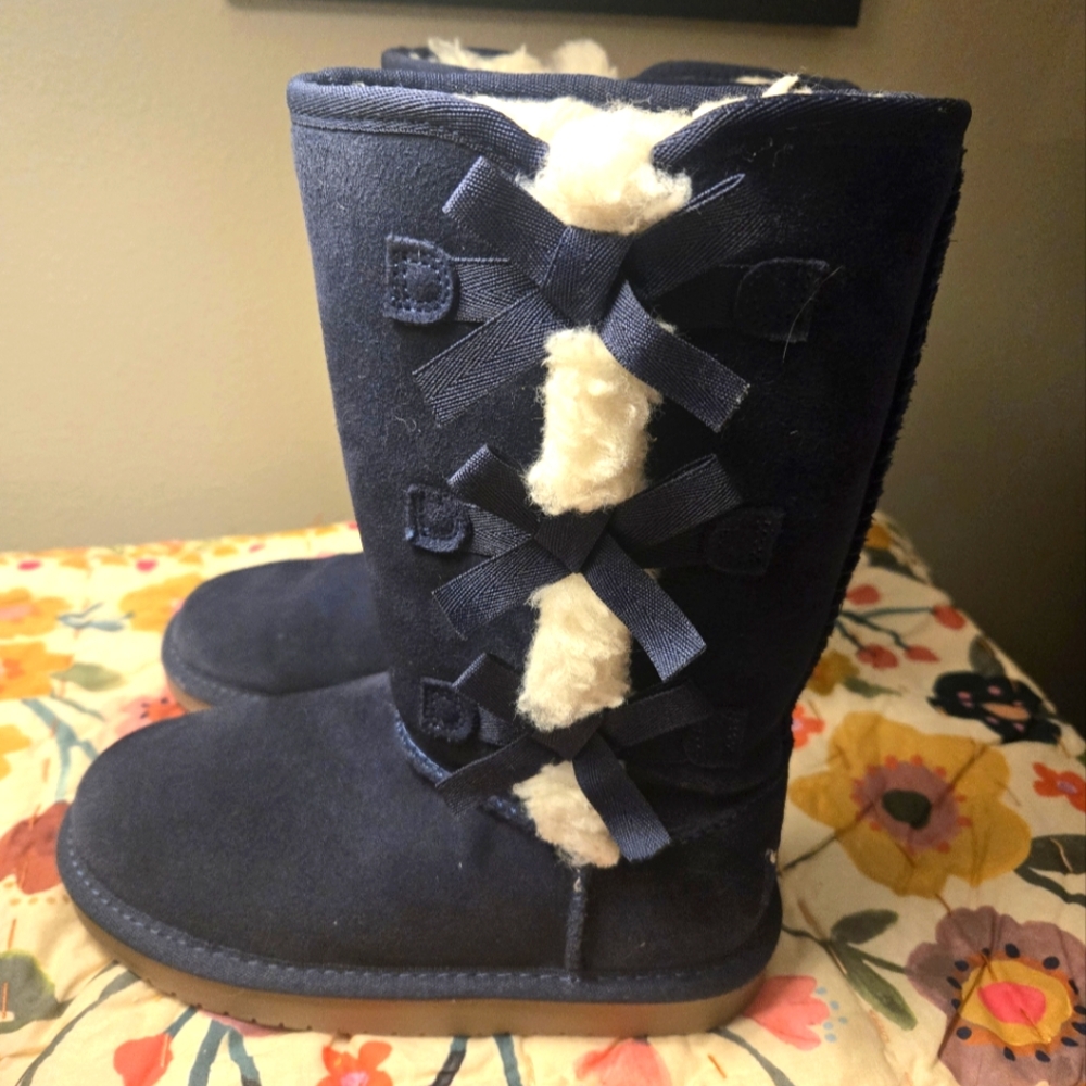 UGG KOOLABURRA NAVY BLUE SUEDE GIRLS BOOTS W/ BOW ACCENTS